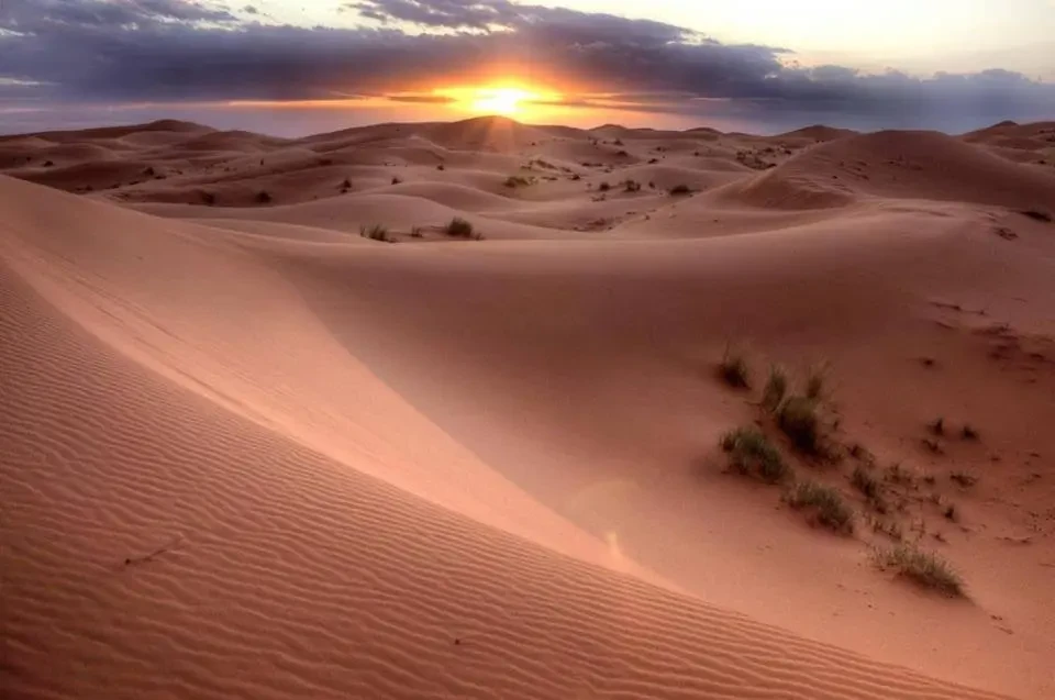 Coucher du soleil dans les dunes